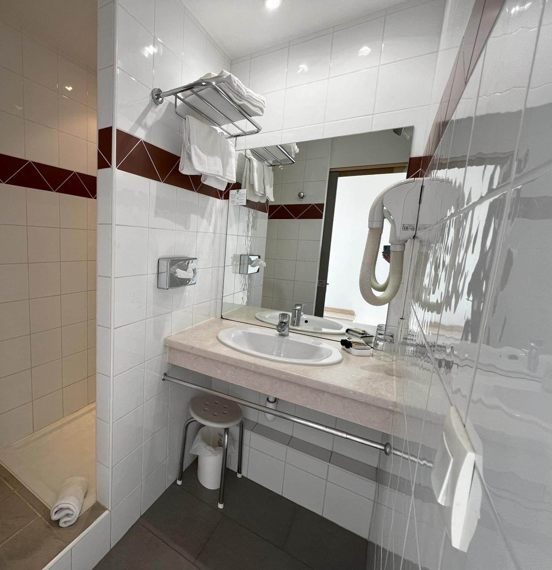 Hotel Les Nevons L'Isle-sur-la-Sorgue Szoba fotó