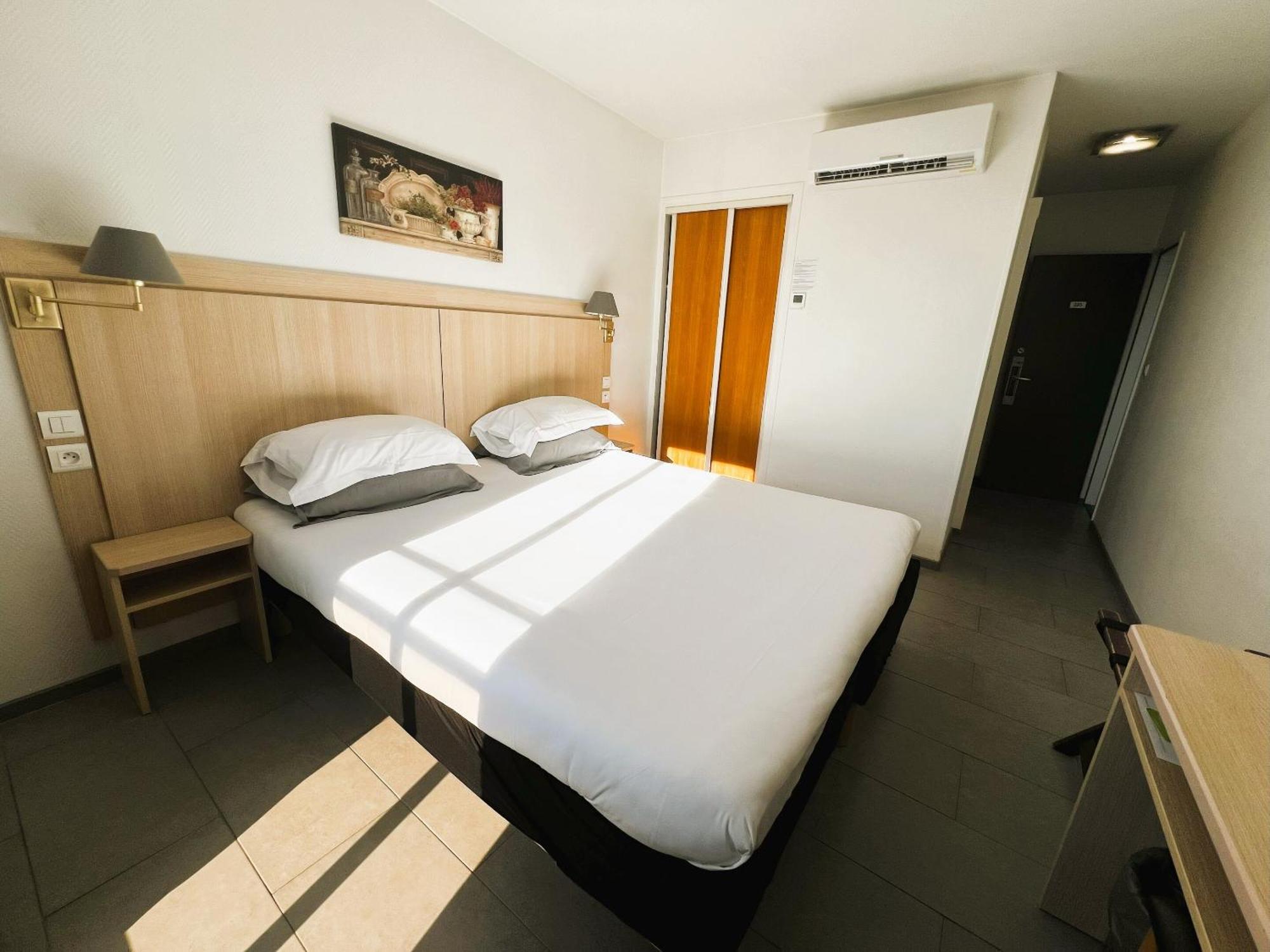 Hotel Les Nevons L'Isle-sur-la-Sorgue Szoba fotó